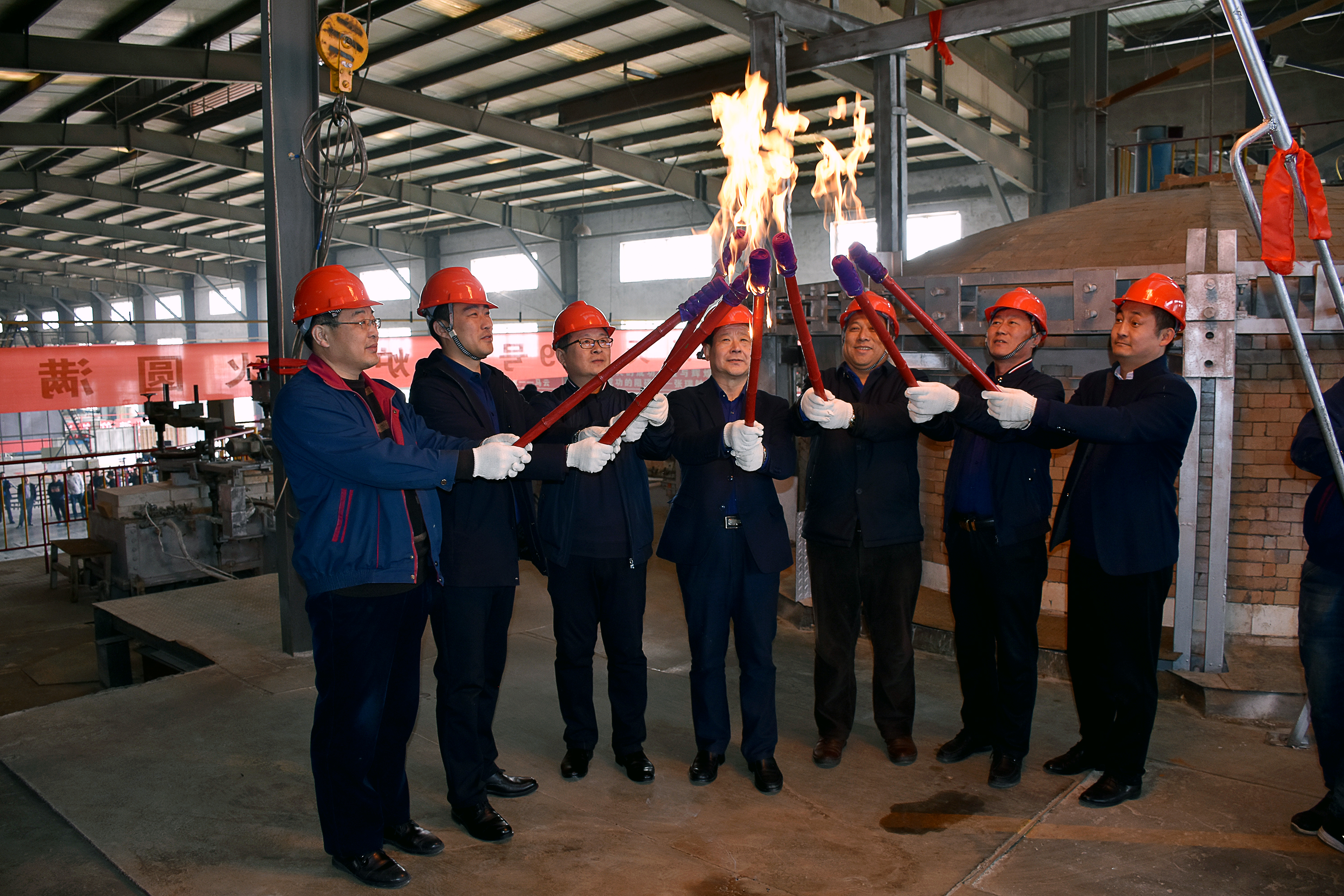 In March, spring is in full bloom. Longguang Tianxu high borosilicate glass fully automatic electric melting furnace No. 9 was successfully ignited